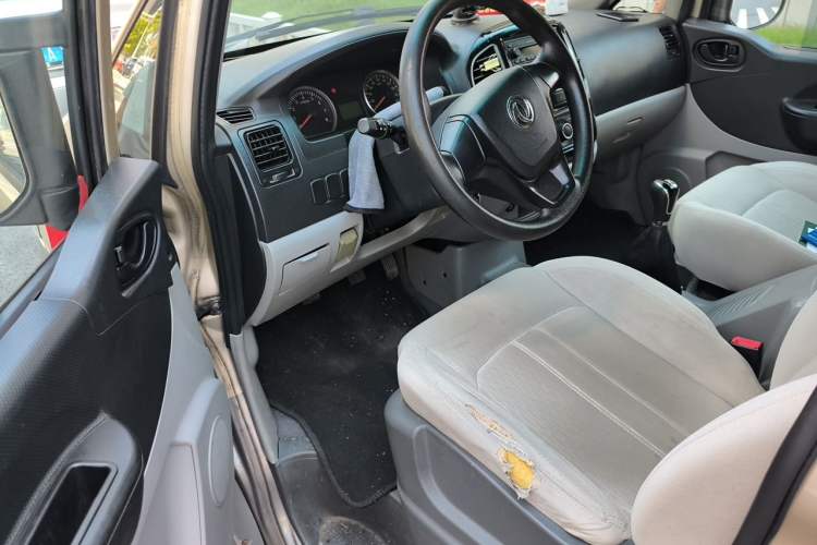 Used FORTHING Lingzhi 2018 M3L 1.6L 7-Seater Comfort Model Driver Seat