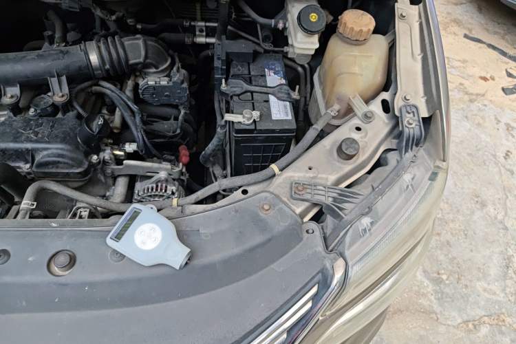 Used FORTHING Lingzhi 2018 M5L 1.6L 7-Seater Luxury Model Engine Bay Left