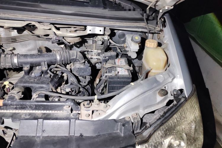 Used FORTHING Lingzhi 2018 M3 1.6L 7-Seater Comfort Model Engine Bay Left
