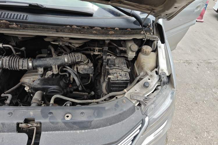Used FORTHING Lingzhi 2018 M5L 1.6L 7-Seater Comfort Model Engine Bay Left