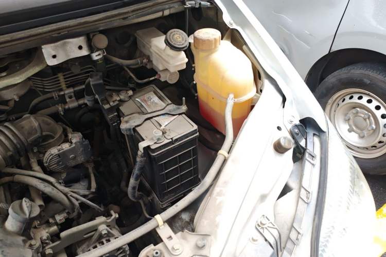 Used FORTHING Lingzhi 2018 M3 1.5L 5-Seat Base Model Engine Bay Left