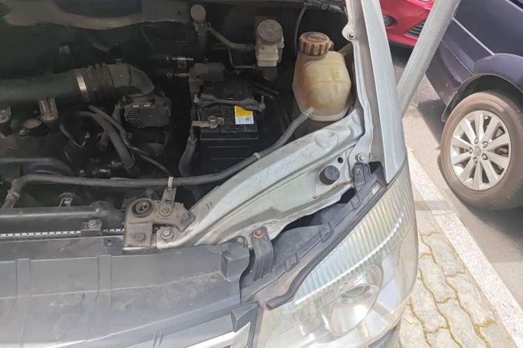 Used FORTHING Lingzhi 2018 M3 1.5L 5-Seat Base Model Engine Bay Left