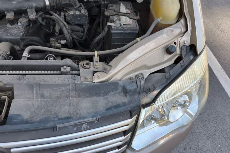Used FORTHING Lingzhi 2018 M3L 1.6L 7-Seater Comfort Model Engine Bay Left