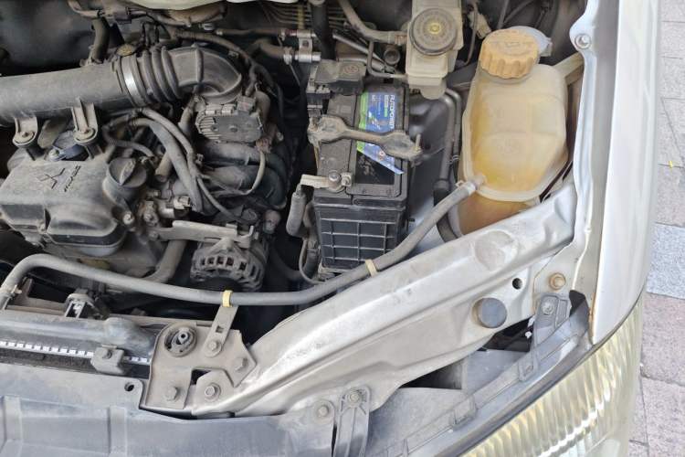 Used FORTHING Lingzhi 2018 M3 1.5L 5-Seat Base Model Engine Bay Left
