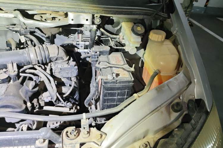 Used FORTHING Lingzhi 2018 M3 1.5L 5-Seat Base Model Engine Bay Left