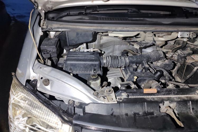 Used FORTHING Lingzhi 2018 M3 1.6L 7-Seater Comfort Model Engine Bay Right