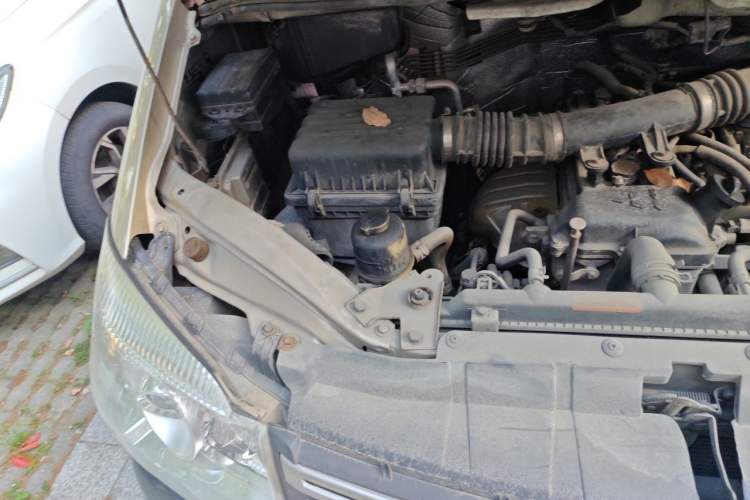 Used FORTHING Lingzhi 2018 M3 1.6L 7-Seater Comfort Model Engine Bay Right