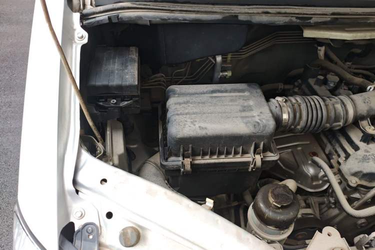 Used FORTHING Lingzhi 2018 M3 1.5L 5-Seat Base Model Engine Bay Right