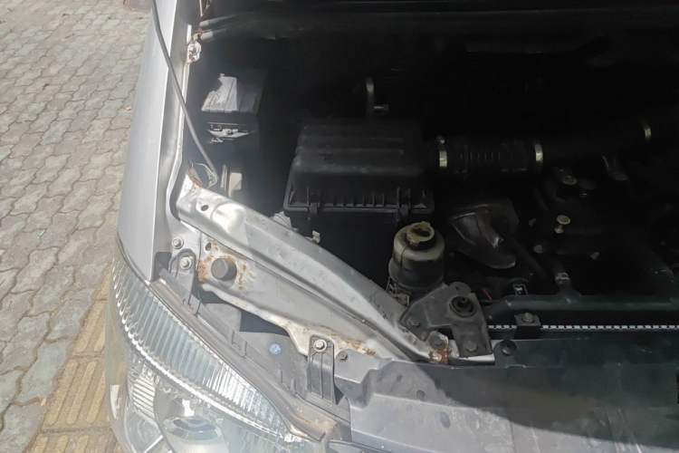 Used FORTHING Lingzhi 2018 M3 1.5L 5-Seat Base Model Engine Bay Right