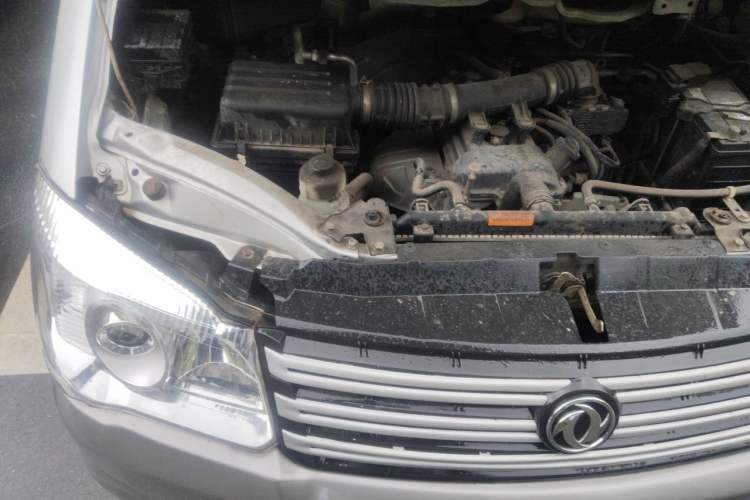 Used FORTHING Lingzhi 2018 M3L 1.6L 7-Seater Comfort Model Engine Bay Right