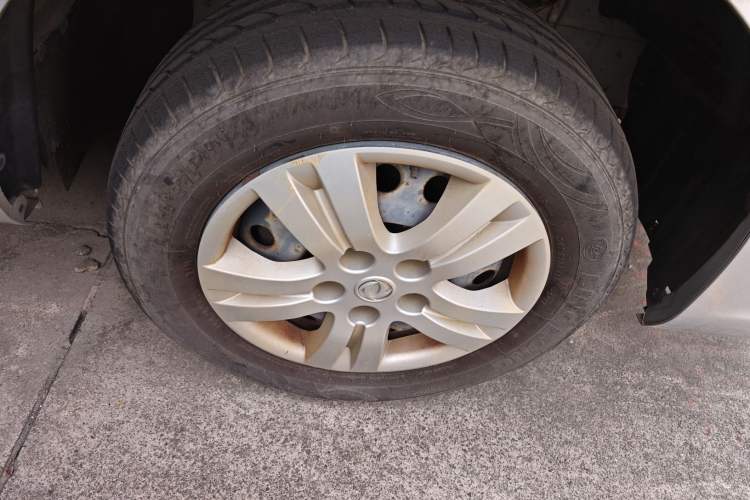 Used FORTHING Lingzhi 2018 M3 1.5L 5-Seat Base Model Exterior 7