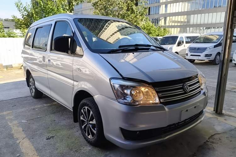 Used FORTHING Lingzhi 2018 M3 1.5L 5-Seat Base Model Front Right 45 Deg