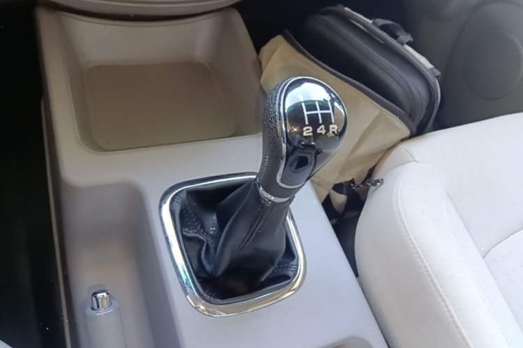 Used FORTHING Lingzhi 2018 M3 1.5L 5-Seat Base Model Gear Lever