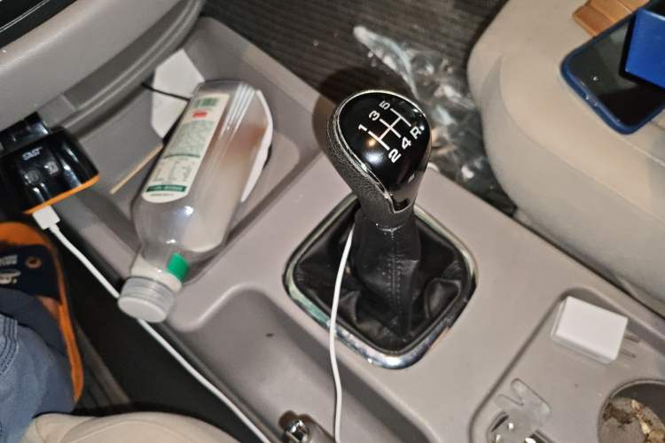 Used FORTHING Lingzhi 2018 M3 1.5L 5-Seat Base Model Gear Lever