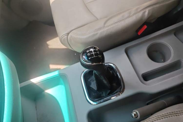Used FORTHING Lingzhi 2018 M3 1.5L 5-Seat Base Model Gear Lever