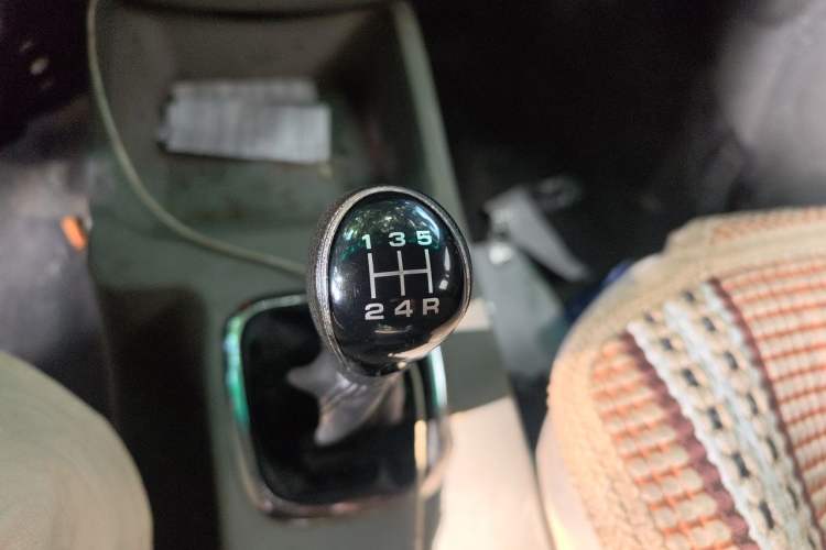 Used FORTHING Lingzhi 2018 M3 1.6L 7-Seater Comfort Model Gear Lever