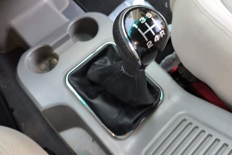 Used FORTHING Lingzhi 2018 M3L 1.6L 7-Seater Comfort Model Gear Lever