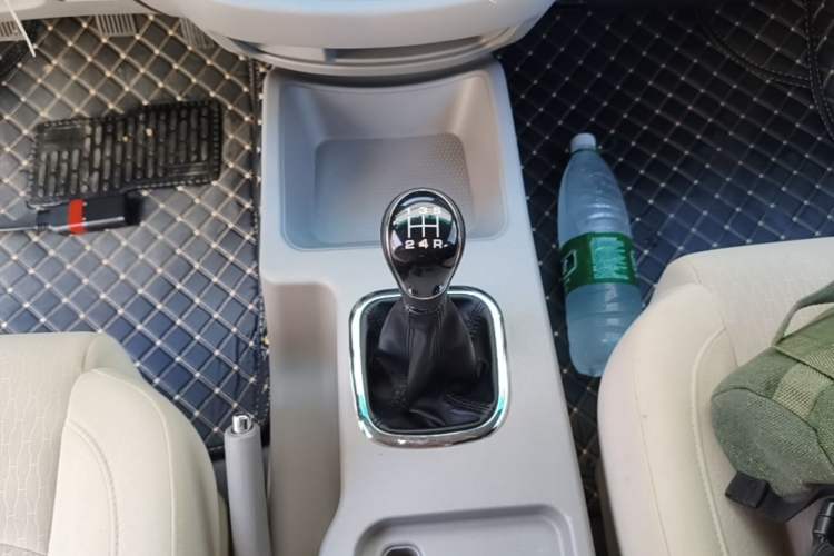 Used FORTHING Lingzhi 2018 M3 1.5L 5-Seat Base Model Gear Lever