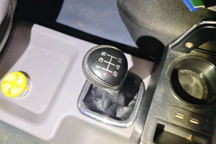 Used FORTHING Lingzhi 2018 M3 1.5L 5-Seat Base Model Gear Lever