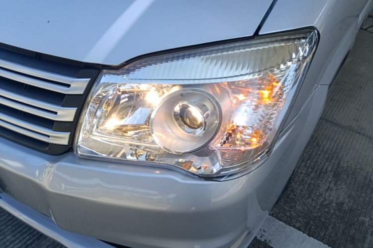 Used FORTHING Lingzhi 2018 M3 1.5L 5-Seat Base Model Left Front Headlight