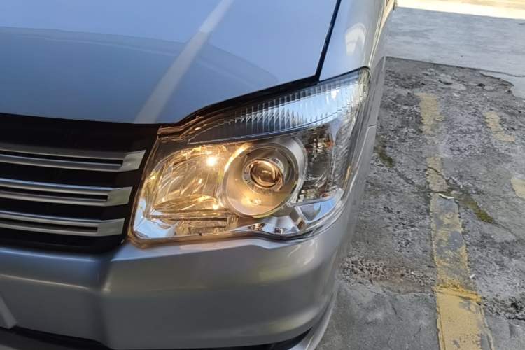Used FORTHING Lingzhi 2018 M3 1.5L 5-Seat Base Model Left Front Headlight