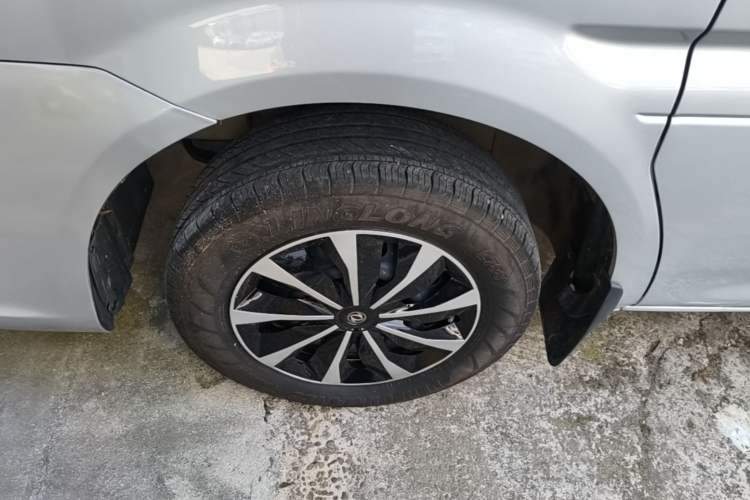 Used FORTHING Lingzhi 2018 M3 1.5L 5-Seat Base Model Left Front Wheel Hub