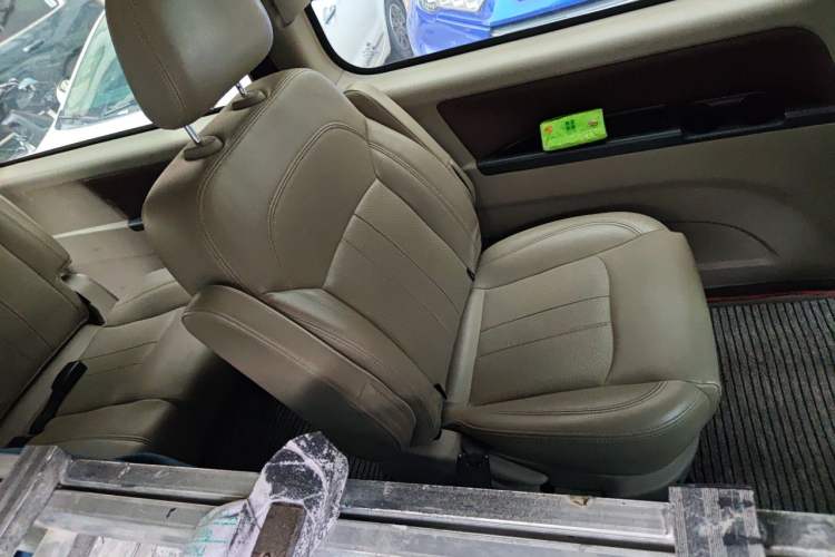 Used FORTHING Lingzhi 2018 M5L 1.6L 7-Seater Luxury Model Left Rear Seat