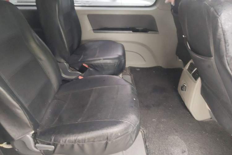 Used FORTHING Lingzhi 2018 M3L 1.6L 7-Seater Comfort Model Left Rear Seat