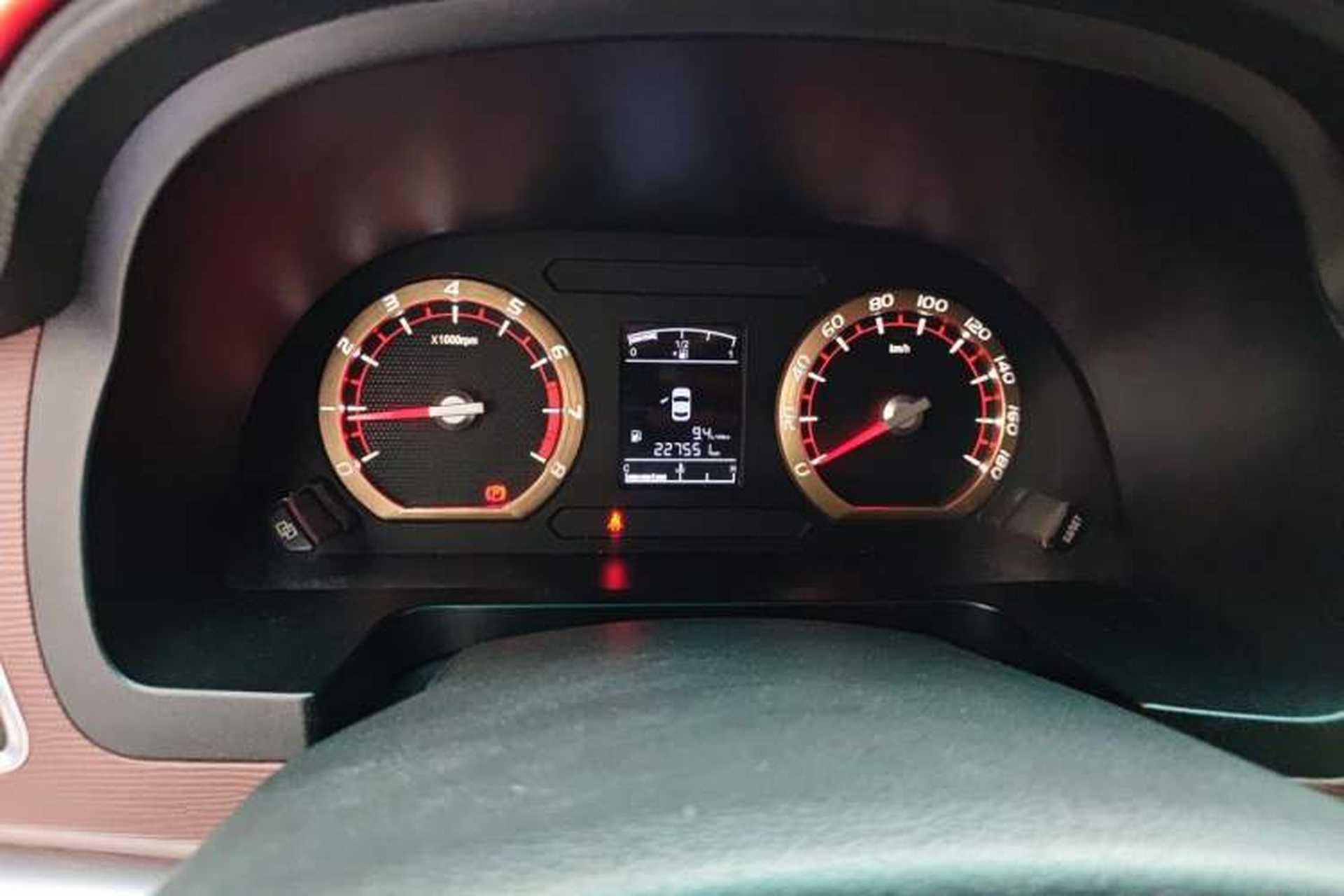 Used FORTHING Lingzhi 2018 M5L 1.6L 7-Seater Luxury Model Odometer Close Up