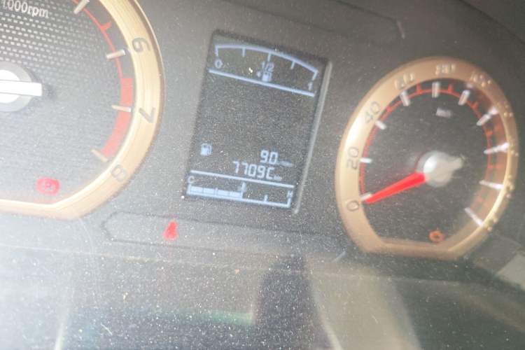 Used FORTHING Lingzhi 2018 M5L 1.6L 7-Seater Comfort Model Odometer Close Up