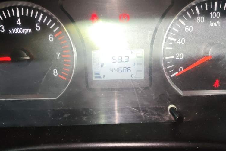 Used FORTHING Lingzhi 2018 M3 1.5L 5-Seat Base Model Odometer Close Up
