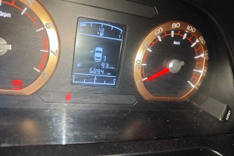 Used FORTHING Lingzhi 2018 M5L 1.6L 7-Seater Luxury Model Odometer Close Up