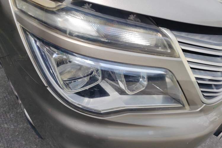 Used FORTHING Lingzhi 2018 M5L 1.6L 7-Seater Comfort Model Right Front Headlight