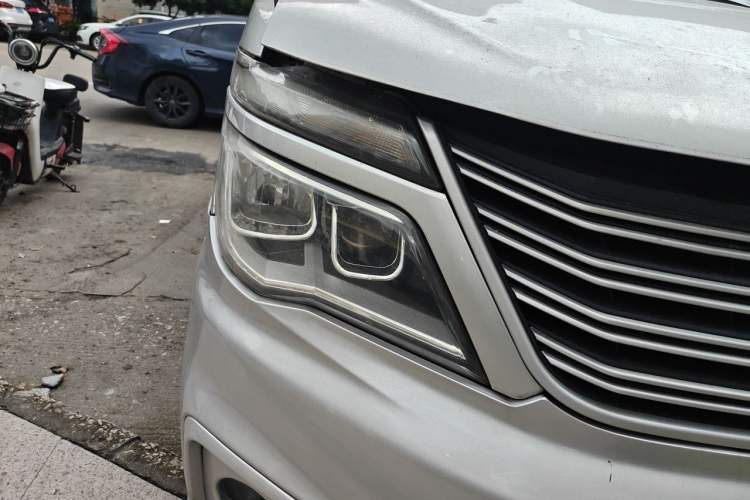 Used FORTHING Lingzhi 2018 M5L 1.6L 7-Seater Comfort Model Right Front Headlight