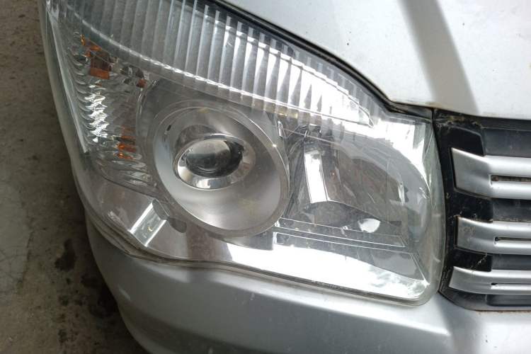 Used FORTHING Lingzhi 2018 M3 1.5L 5-Seat Base Model Right Front Headlight