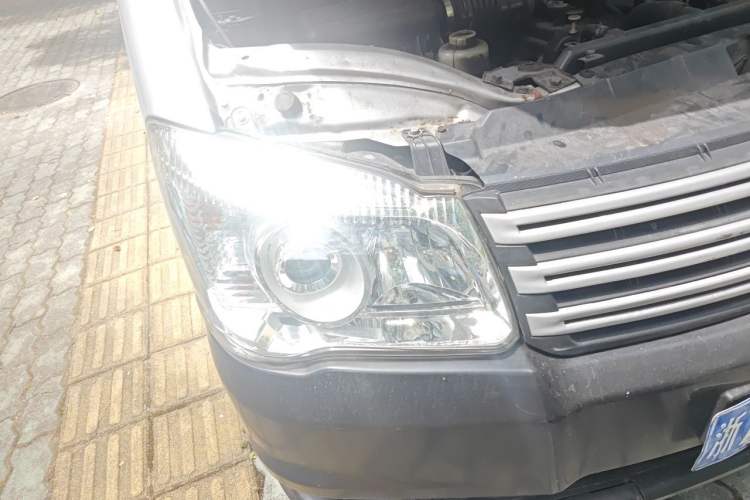 Used FORTHING Lingzhi 2018 M3 1.5L 5-Seat Base Model Right Front Headlight
