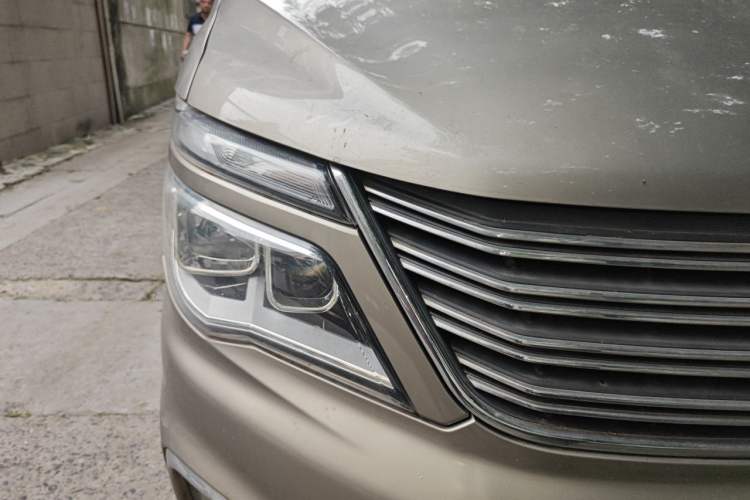 Used FORTHING Lingzhi 2018 M5L 1.6L 7-Seater Luxury Model Right Front Headlight