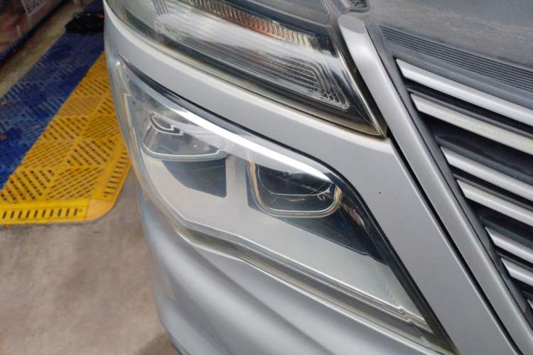 Used FORTHING Lingzhi 2018 M5L 1.6L 7-Seater Comfort Model Right Front Headlight