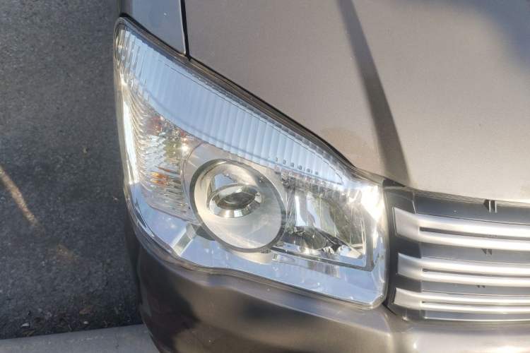Used FORTHING Lingzhi 2018 M3 1.5L 5-Seat Base Model Right Front Headlight