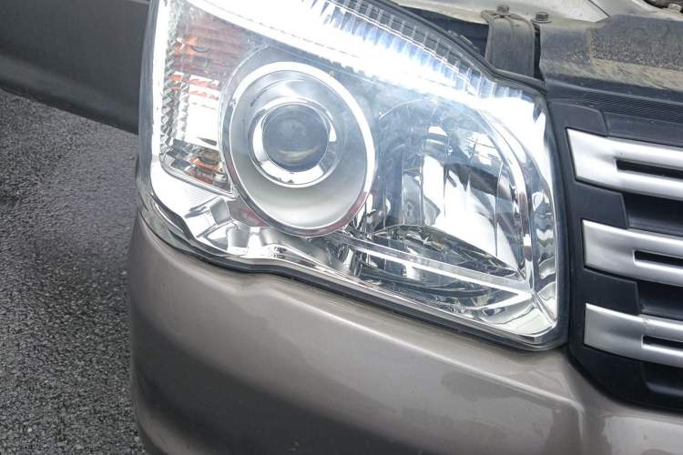 Used FORTHING Lingzhi 2018 M3 1.6L 7-Seater Comfort Model Right Front Headlight