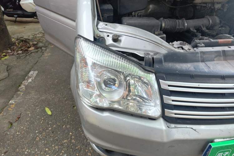Used FORTHING Lingzhi 2018 M3 1.6L 7-Seater Comfort Model Right Front Headlight