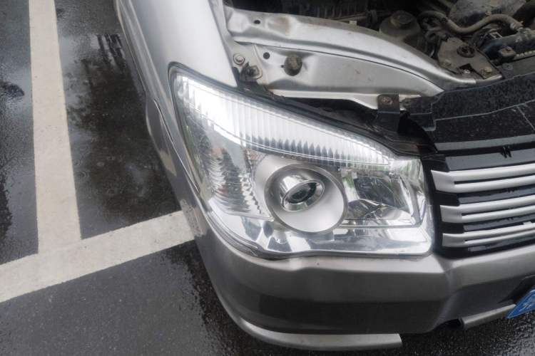 Used FORTHING Lingzhi 2018 M3L 1.6L 7-Seater Comfort Model Right Front Headlight