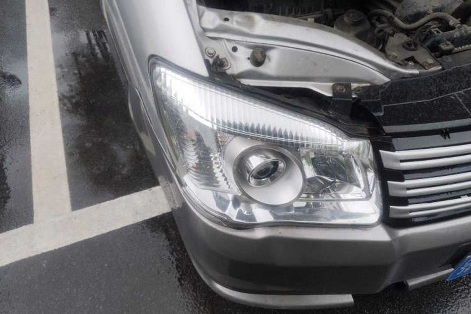 Used FORTHING Lingzhi 2018 M3L 1.6L 7-Seater Comfort Model Right Front Headlight