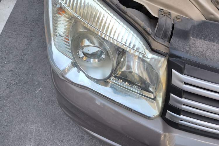 Used FORTHING Lingzhi 2018 M3L 1.6L 7-Seater Comfort Model Right Front Headlight
