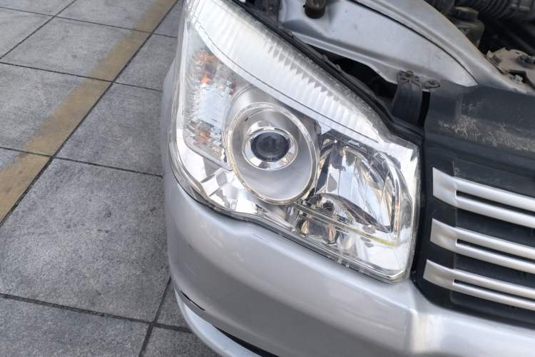Used FORTHING Lingzhi 2018 M3 1.6L 7-Seater Comfort Model Right Front Headlight