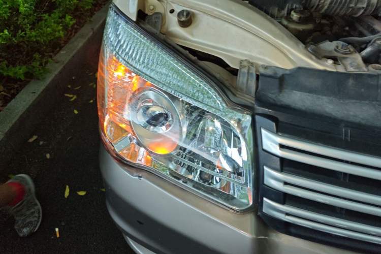 Used FORTHING Lingzhi 2018 M3 1.6L 7-Seater Comfort Model Right Front Headlight