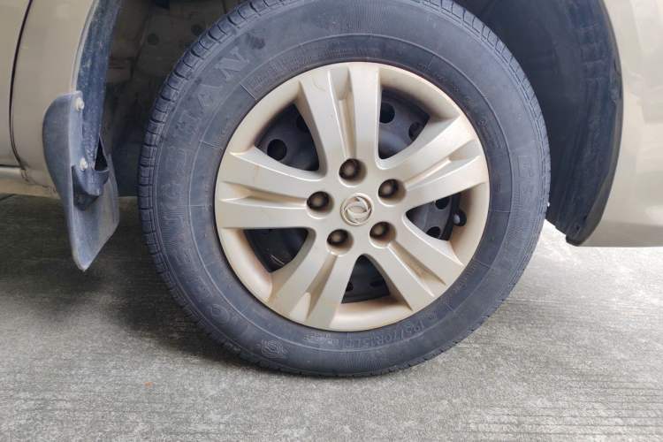 Used FORTHING Lingzhi 2018 M5L 1.6L 7-Seater Comfort Model Right Front Wheel Hub