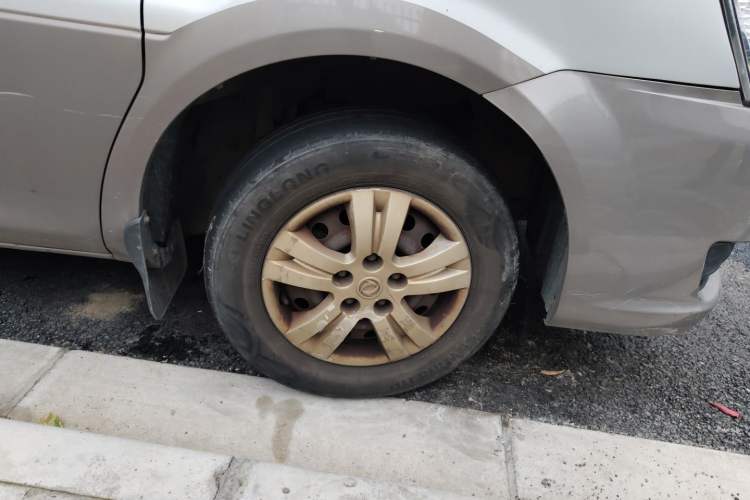 Used FORTHING Lingzhi 2018 M3L 1.6L 7-Seater Comfort Model Right Front Wheel Hub