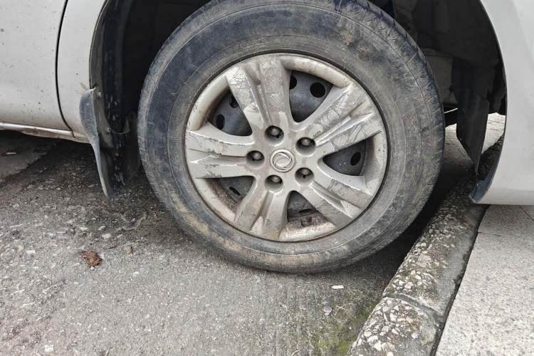 Used FORTHING Lingzhi 2018 M5L 1.6L 7-Seater Comfort Model Right Front Wheel Hub