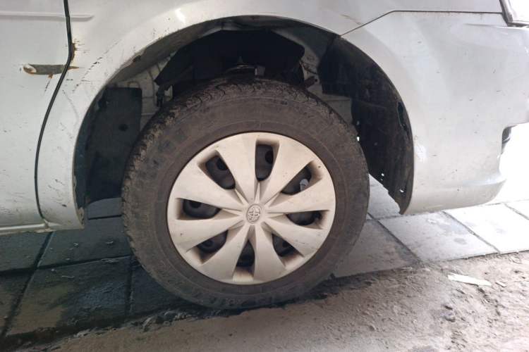 Used FORTHING Lingzhi 2018 M3 1.5L 5-Seat Base Model Right Front Wheel Hub